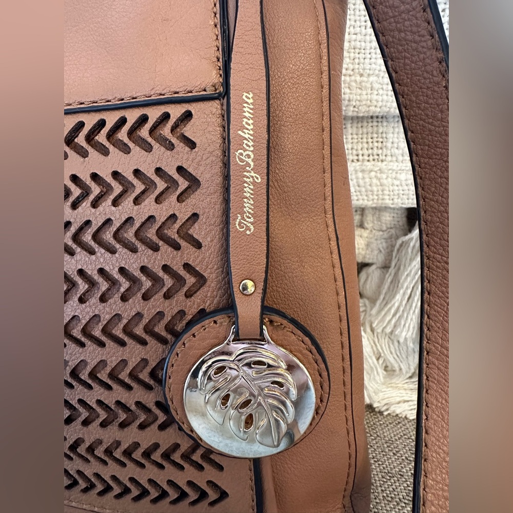 Tommy Bahama Cedros Brown Leather Crossbody Bag, perfect for travel! - Picture 3 of 12